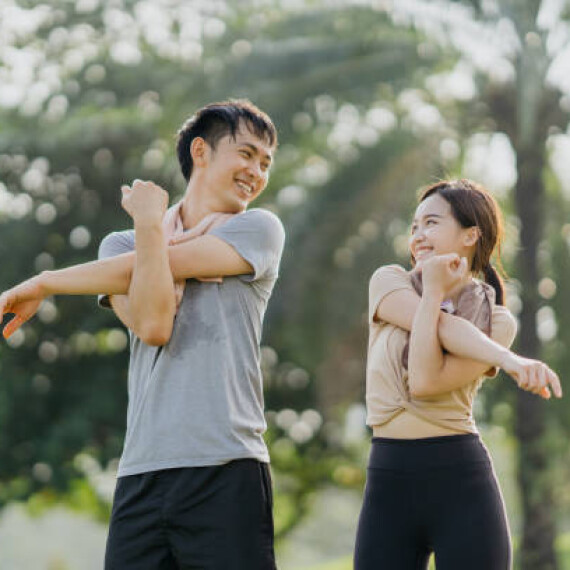 Warm-up and relax movements when playing badminton